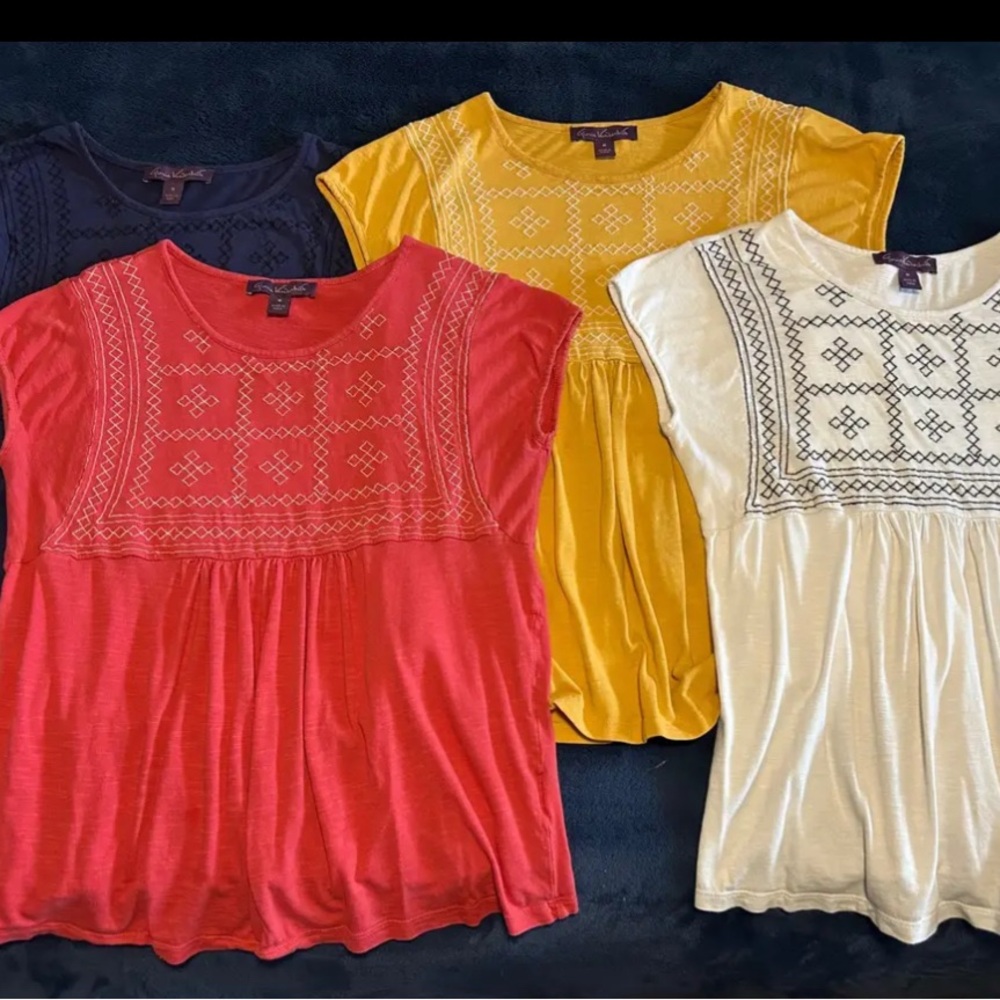 4 Gloria Vanderbilt Blouses - Red, Yellow, Cream, Navy